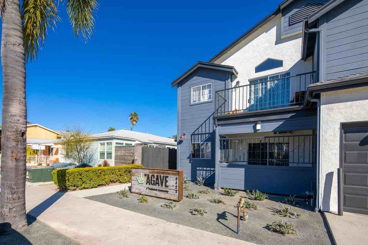 4421 48th Street - Photo 3 of 42