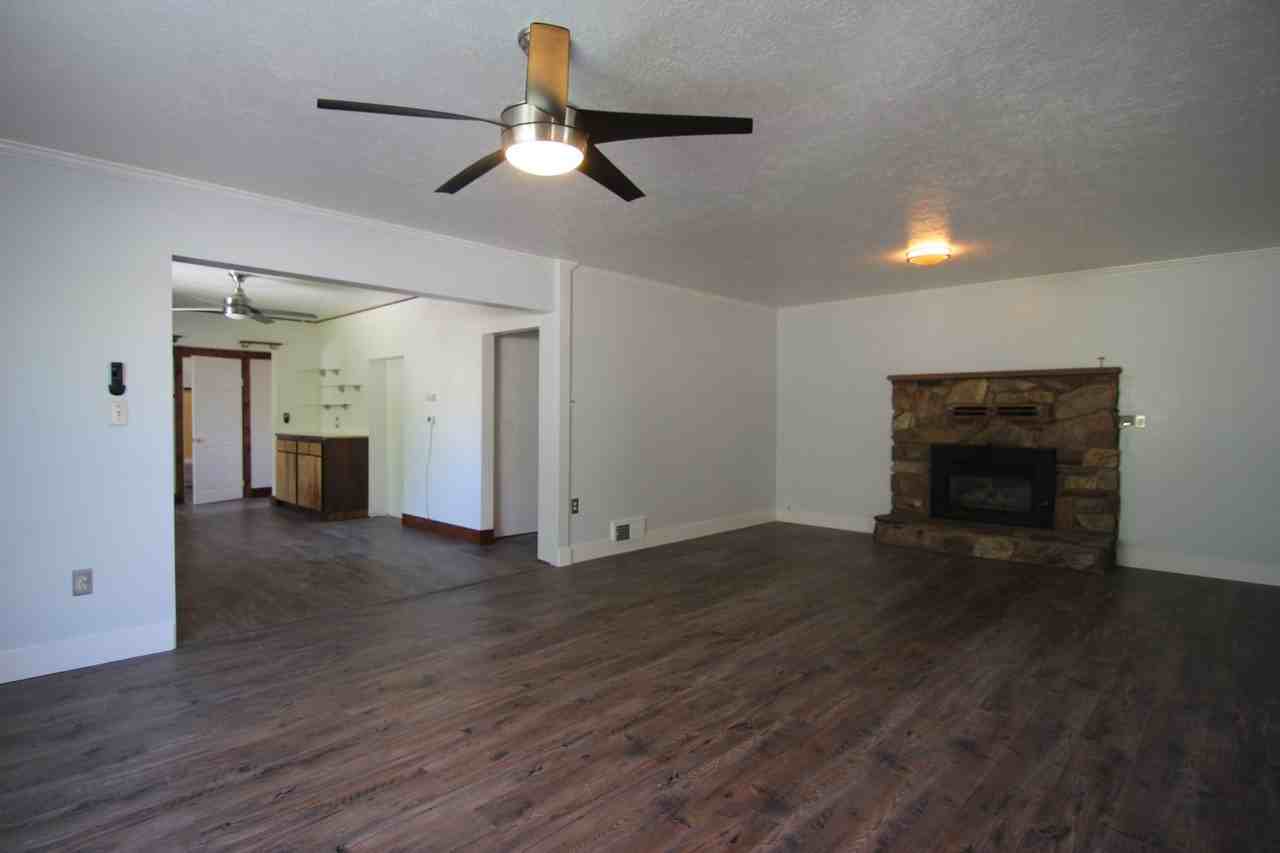 380 Hill St - Photo 2 of 13