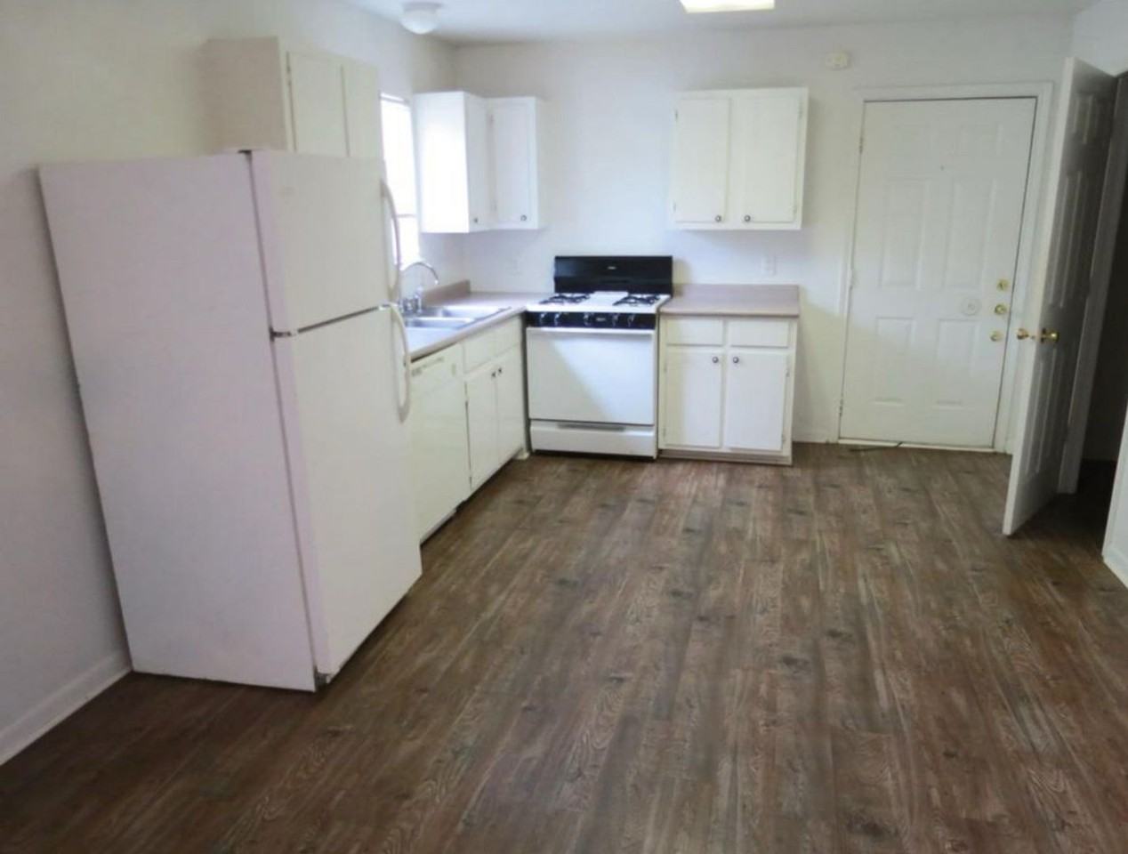 706 N Coulter Dr #B - Photo 4 of 10