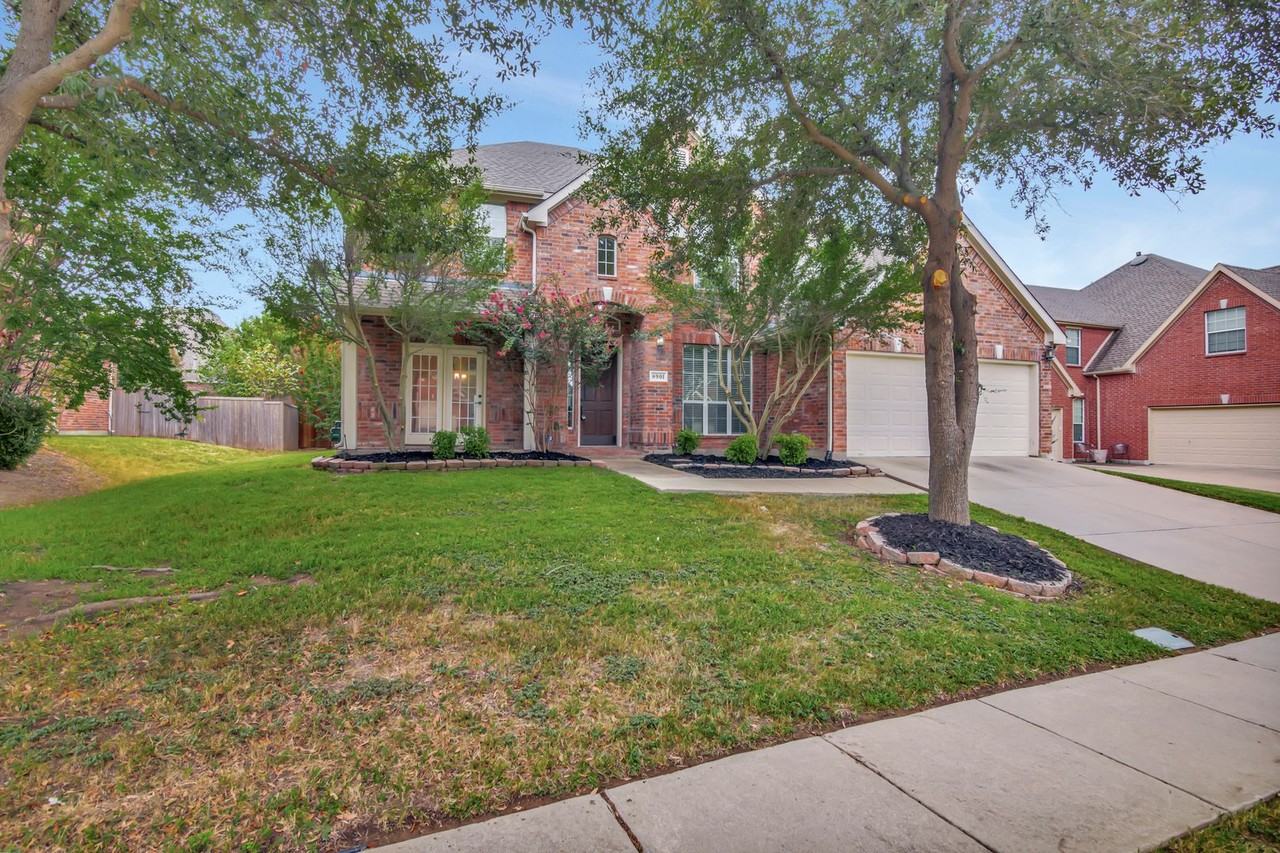 8901 Bent Tree Dr - Photo 2 of 44