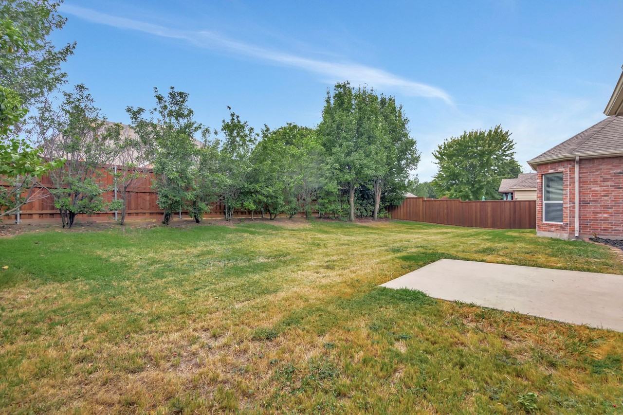 8901 Bent Tree Dr - Photo 4 of 44