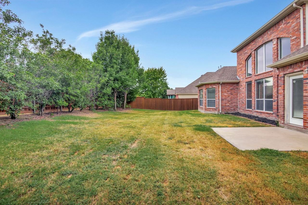8901 Bent Tree Dr - Photo 5 of 44