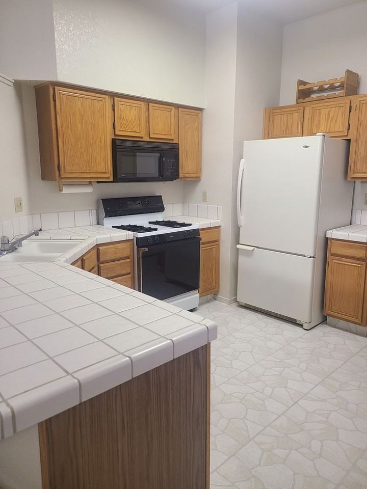 5830 Walnut Creek Rd - Photo 2 of 13