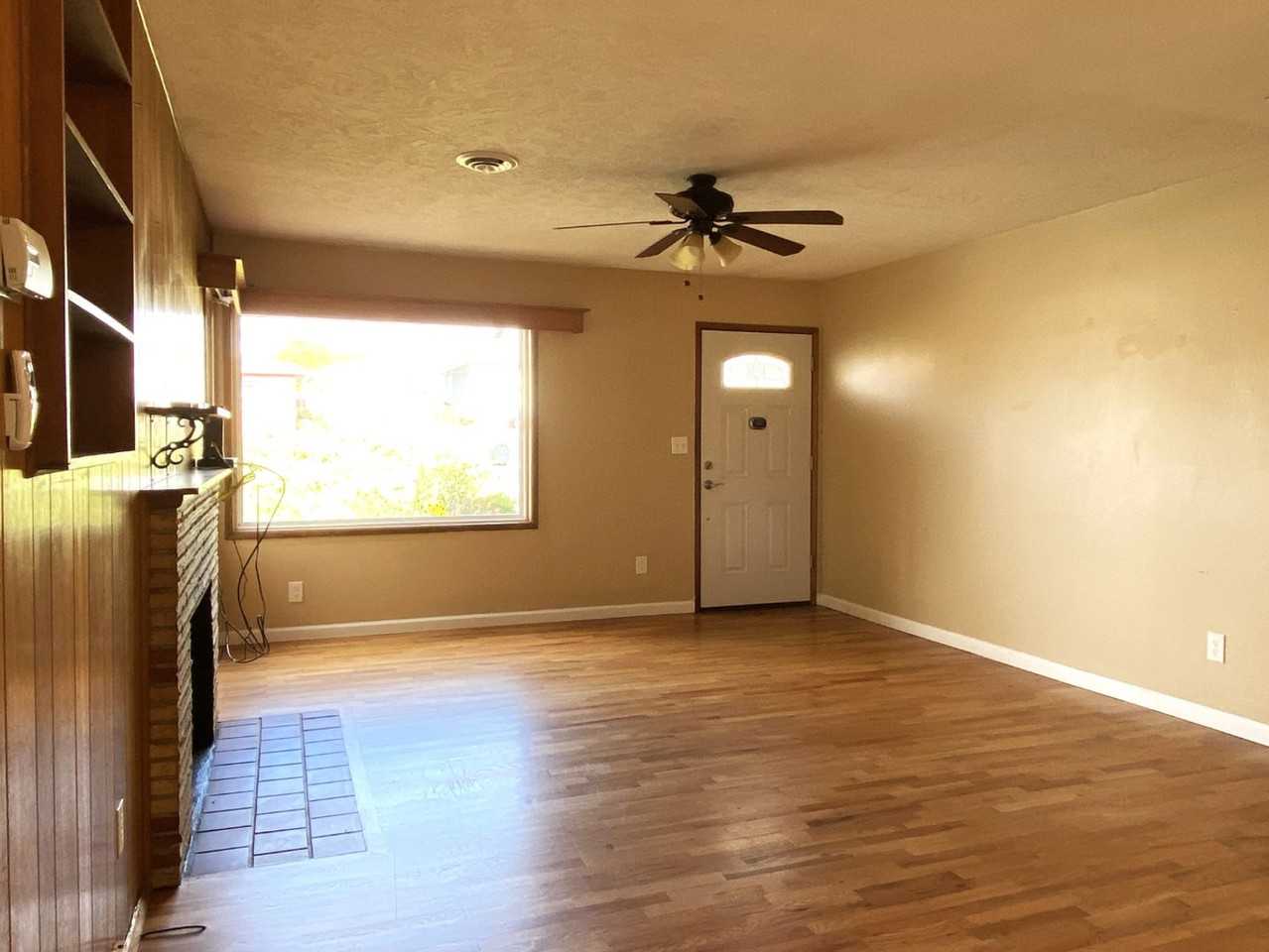 812 E 19th St - Photo 2 of 22