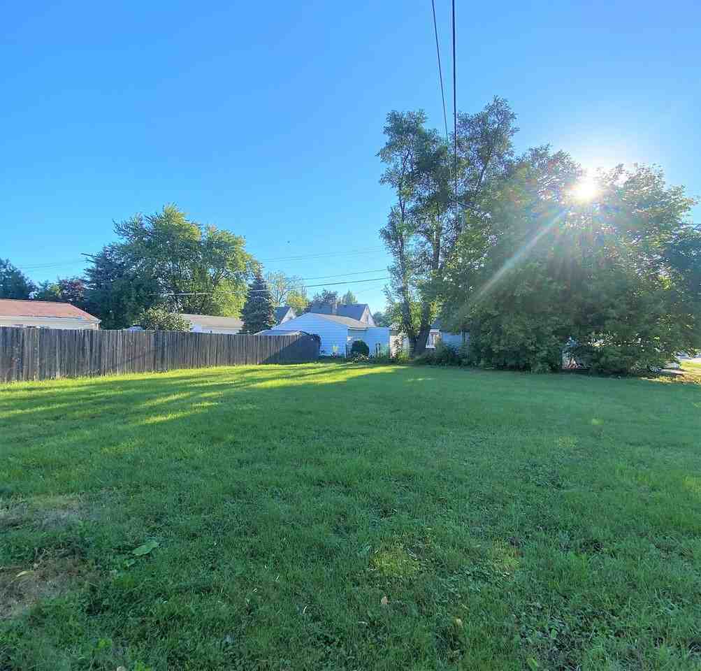2221 Monroe Ave - Photo 2 of 12