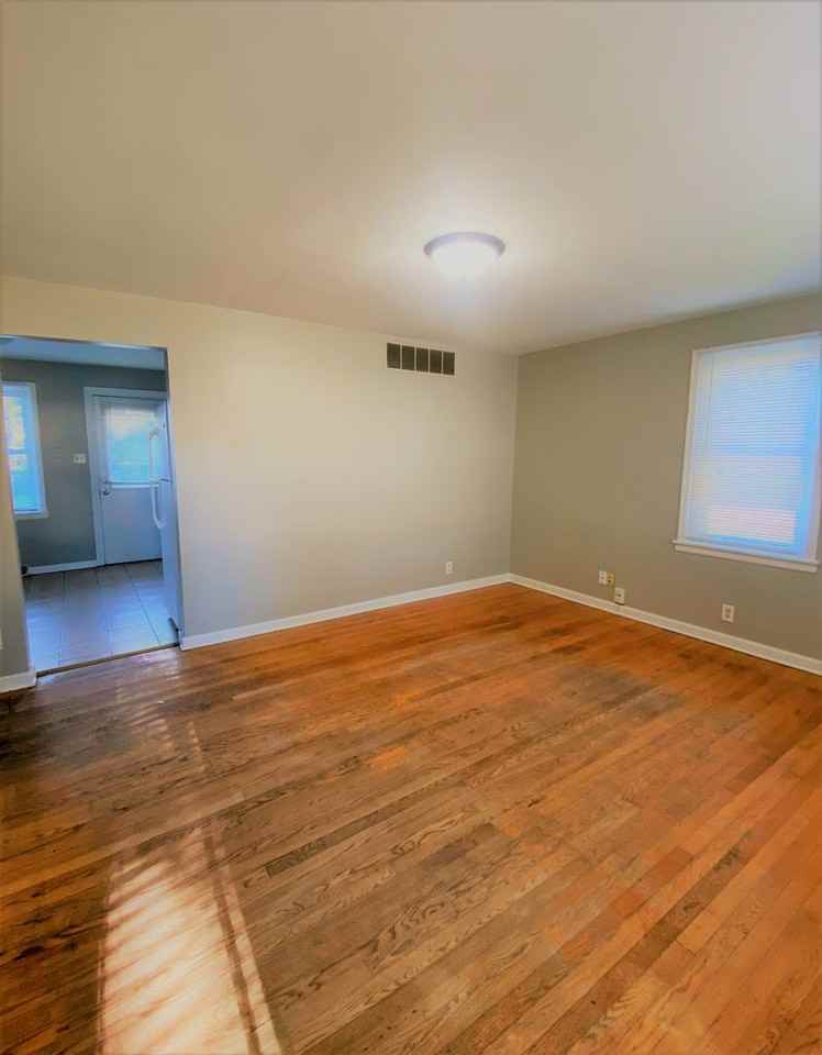 2221 Monroe Ave - Photo 3 of 12