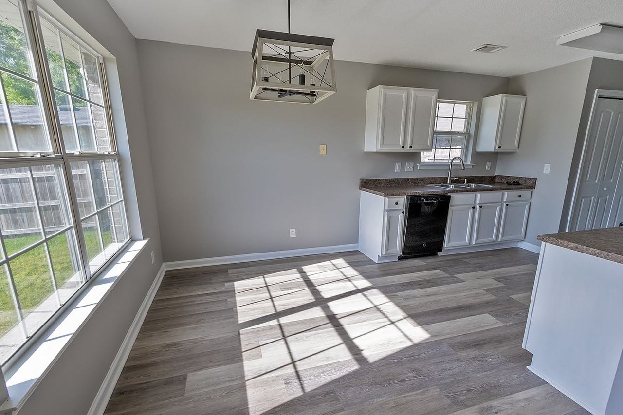 364 Mcdonald Dr - Photo 6 of 22
