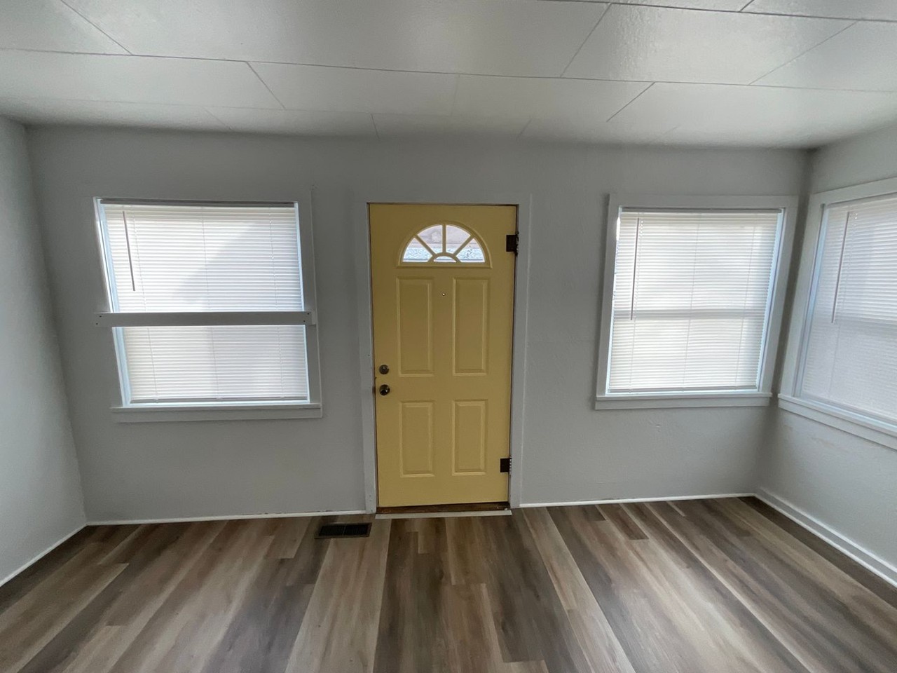 211 W Arch St - Photo 3 of 12