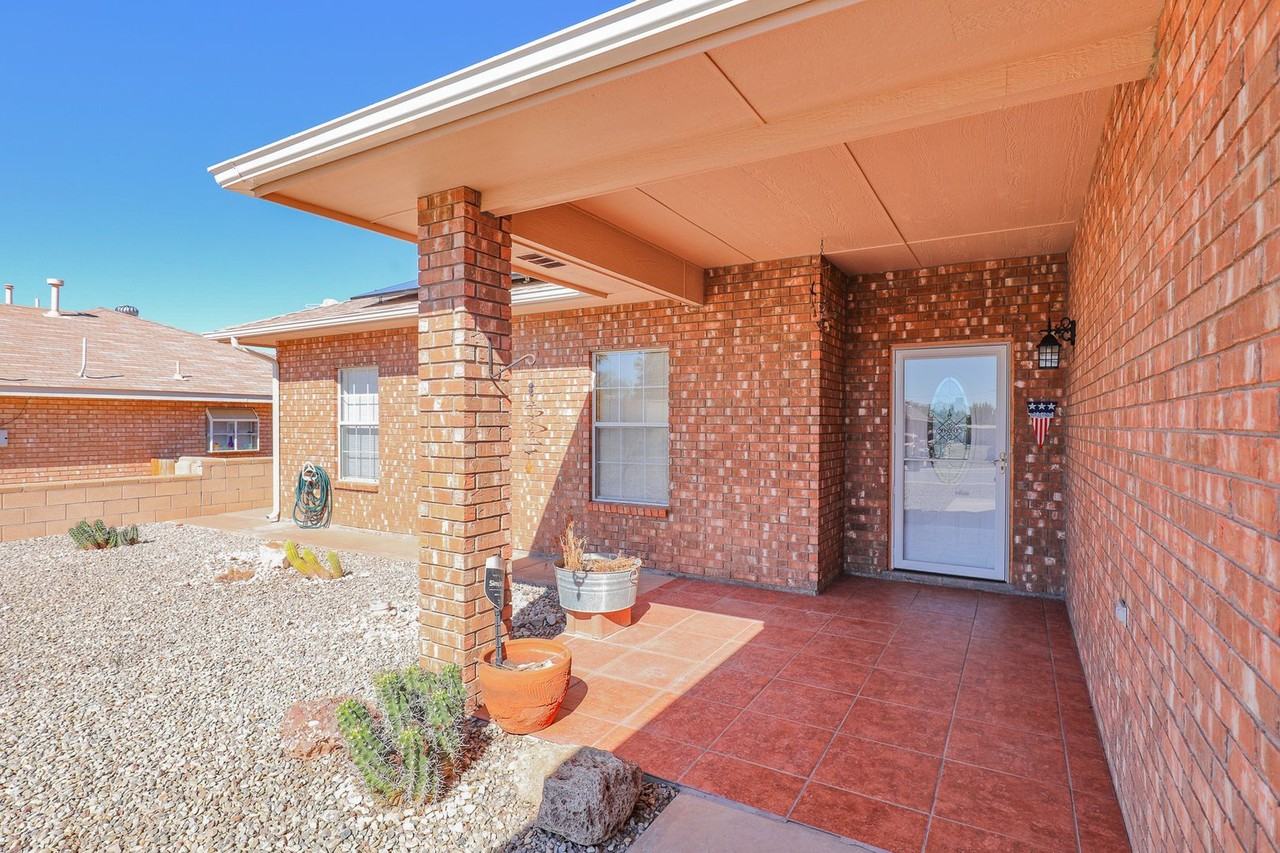 1081 Mimosa Ave - Photo 2 of 24