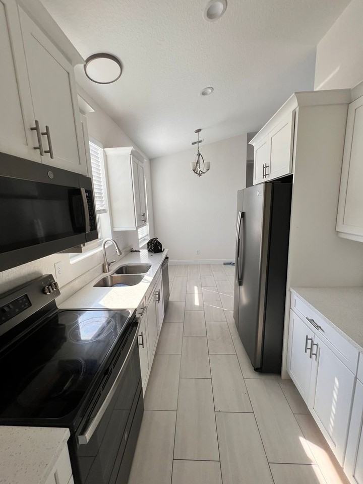 3320 Amanda St - Photo 5 of 14