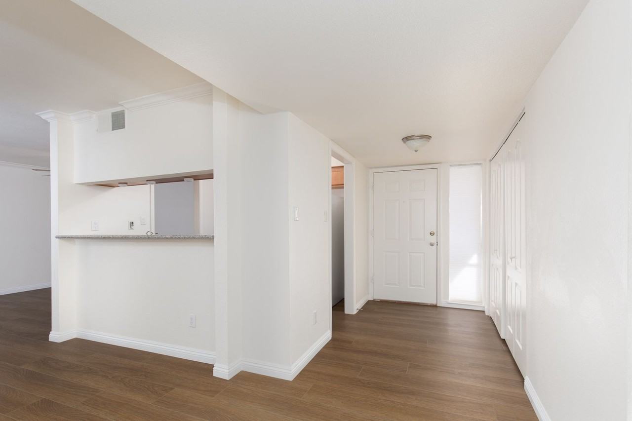 753 Oakmont Avenue #801 - Photo 5 of 32