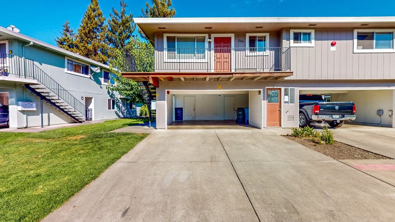 2620 Plata - Photo 2 of 41