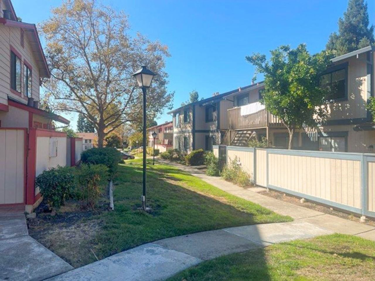 212 Ladera Plz - Photo 4 of 29