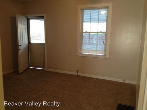 2008 7th Ave Middle & Rear - Photo 2 of 9