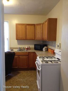 2008 7th Ave Middle & Rear - Photo 3 of 9