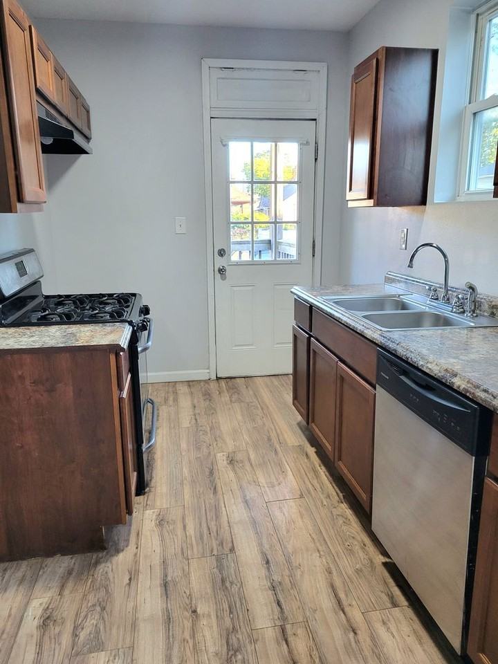 2450 Cleveland Blvd - Photo 5 of 25