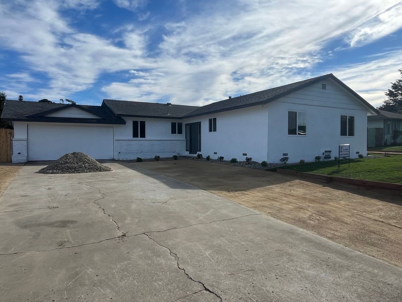 3510 Dickson Dr #B - Photo 2 of 9