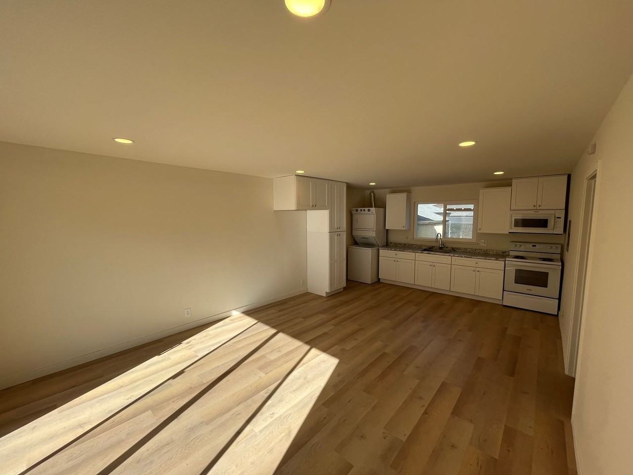 3510 Dickson Dr #B - Photo 4 of 9