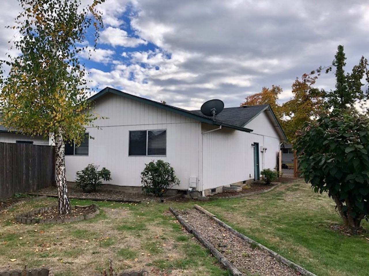 5692 E St - Photo 2 of 10