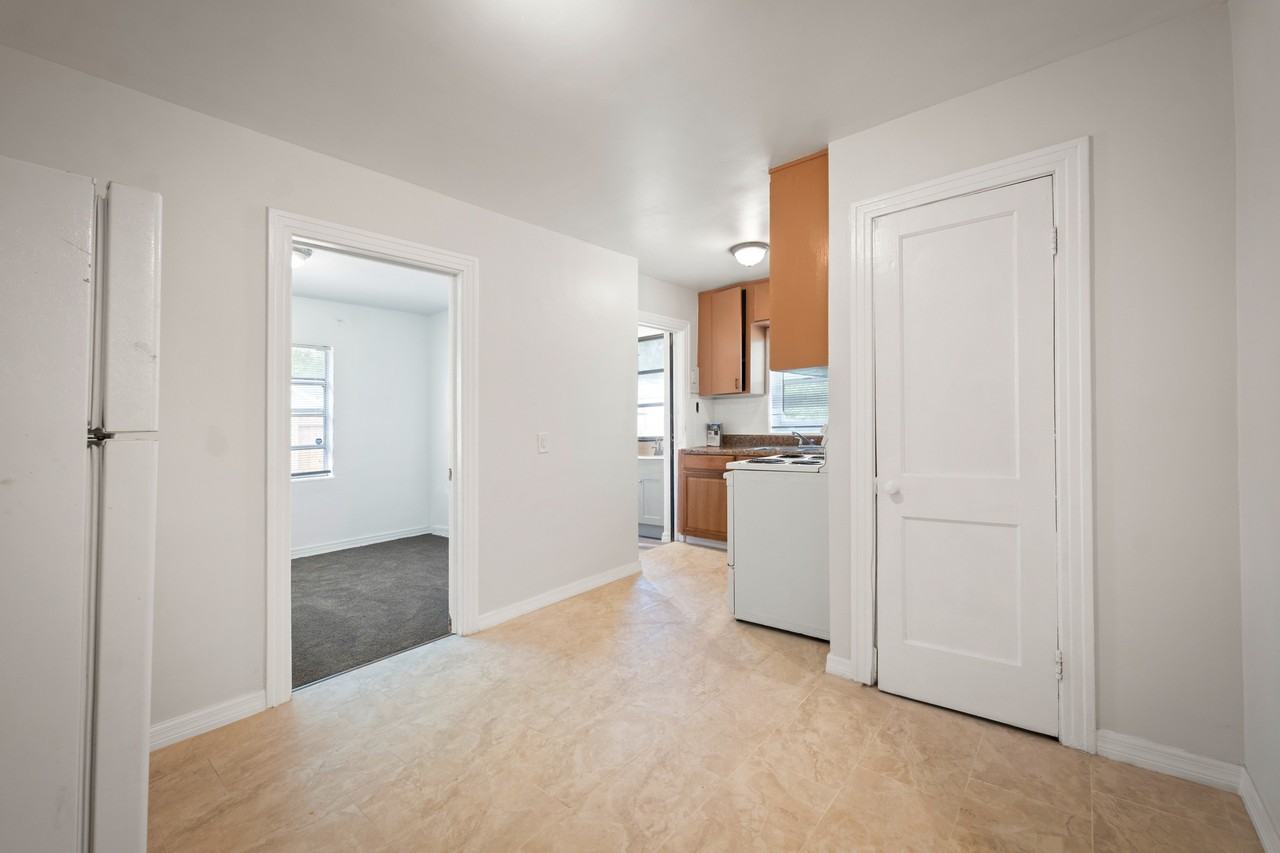 1025 W 25th St #1 - Photo 2 of 25