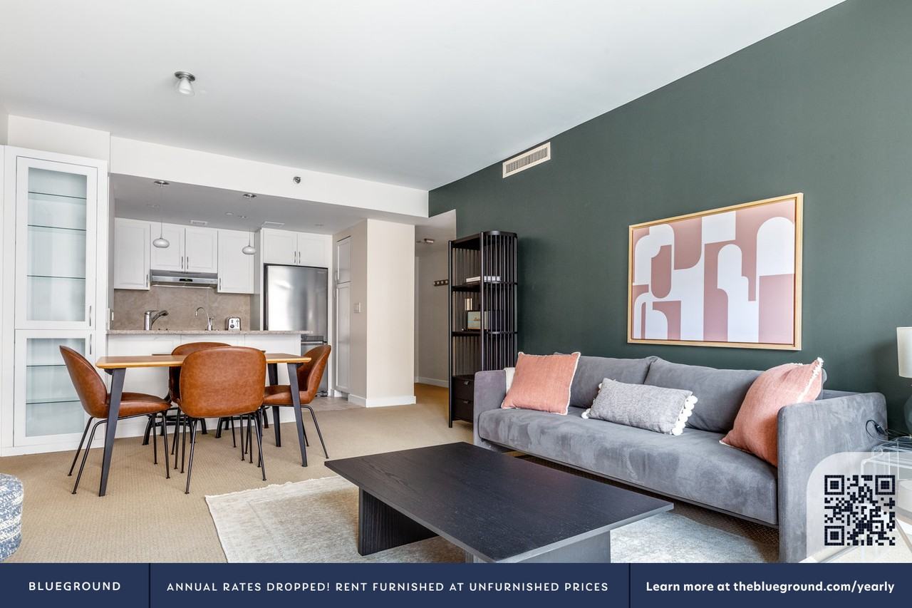 425 8th Street Northwest - Photo 4 of 36