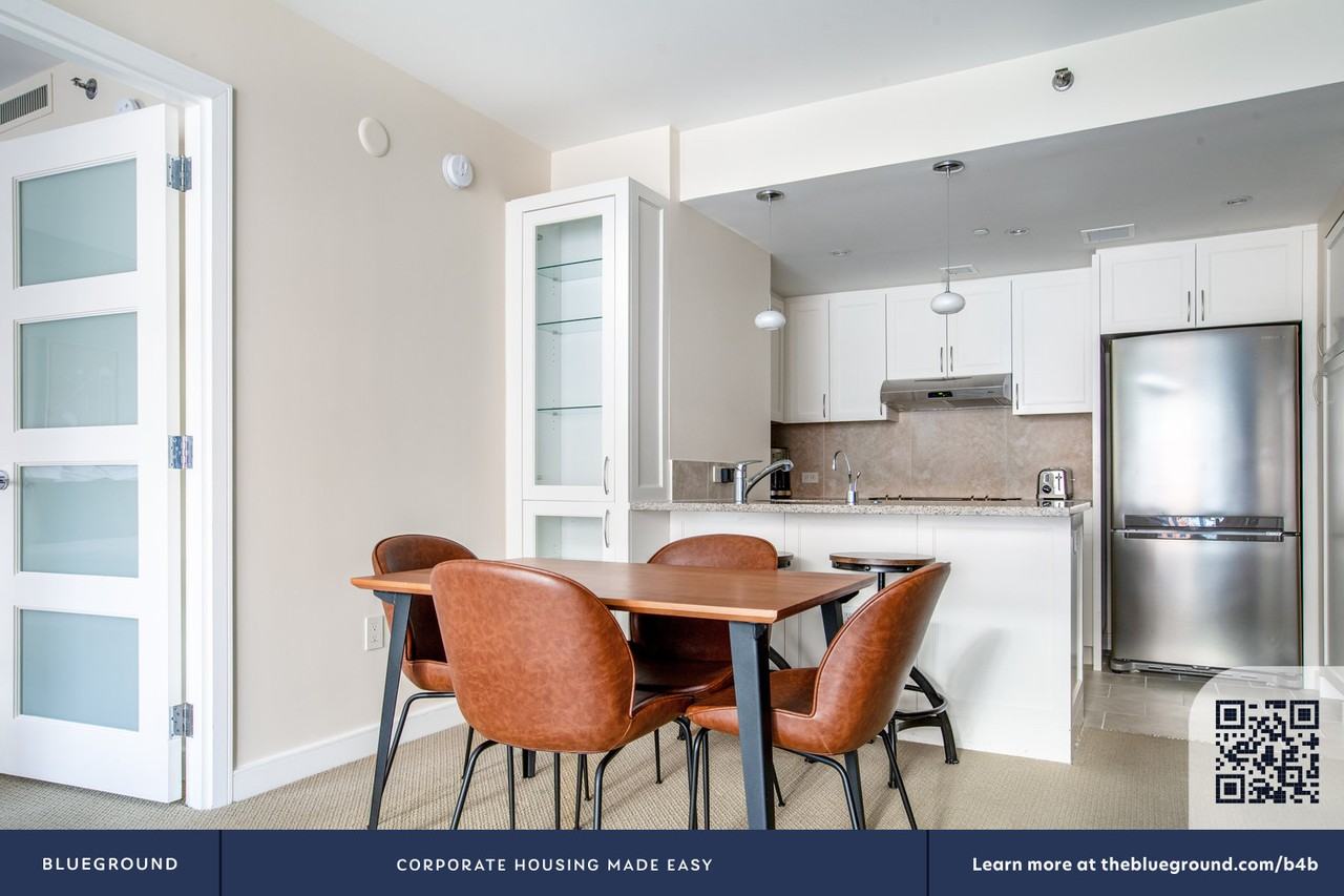 425 8th Street Northwest - Photo 6 of 36