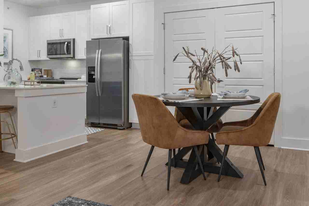 The Collins Apartments - Photo 4 of 36