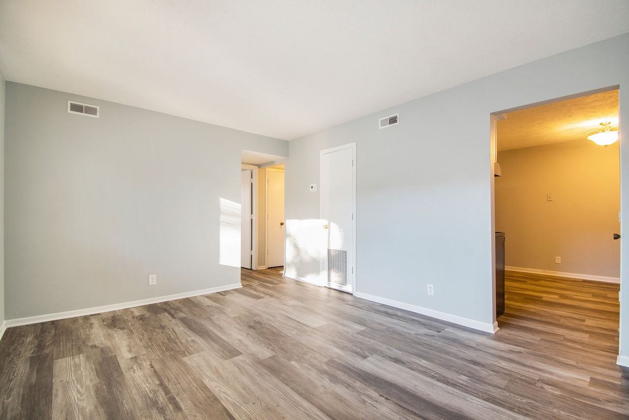 901 S James Parkway - Photo 3 of 10