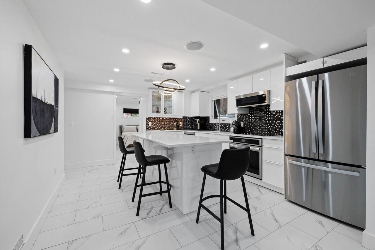 180 Woodroffe Ave - Photo 2 of 18