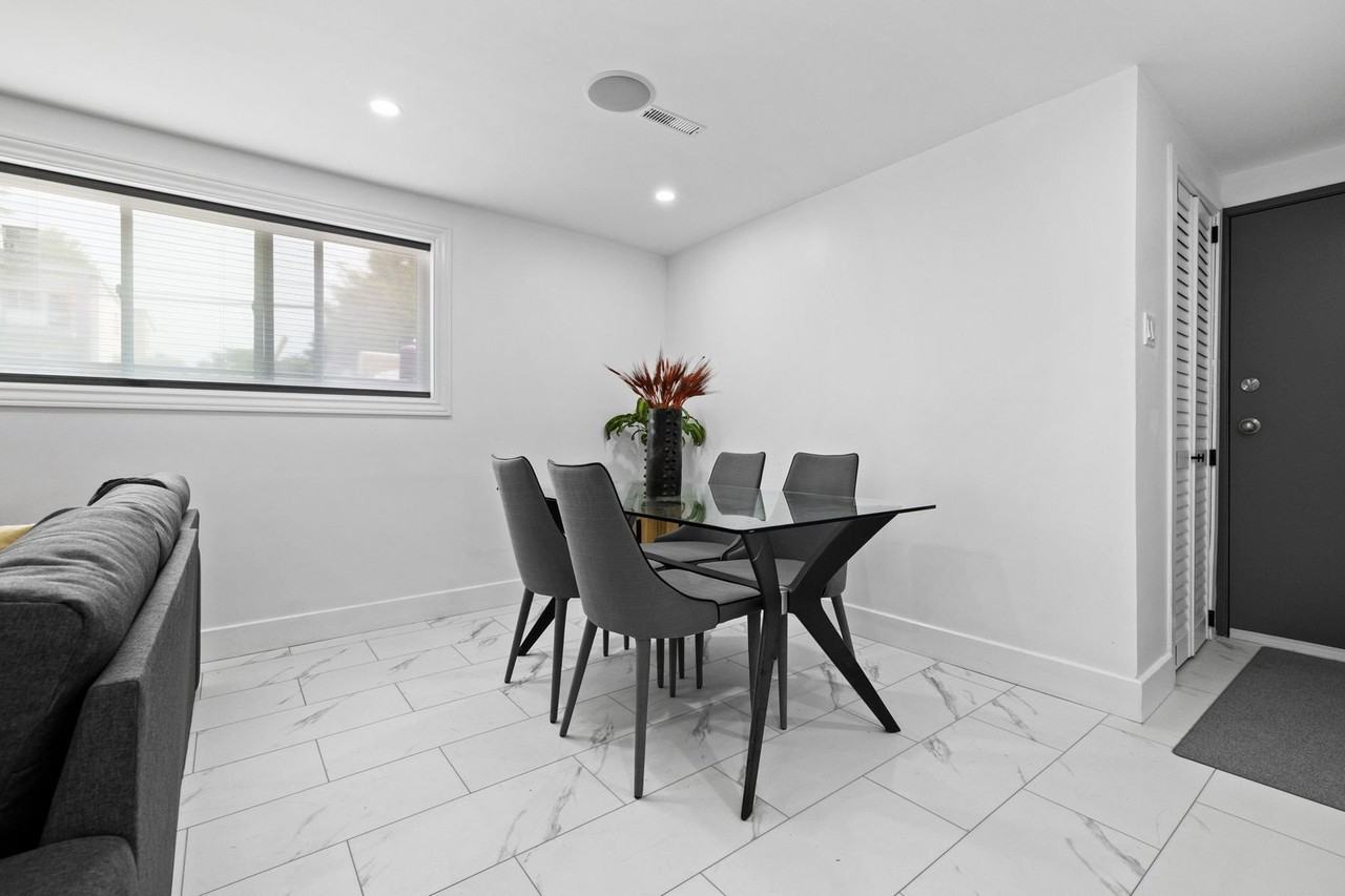 180 Woodroffe Ave - Photo 5 of 18