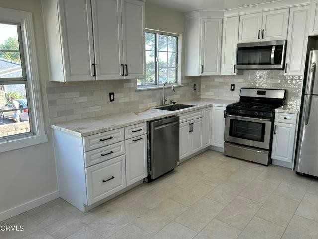 1627 Broadview Dr - Photo 2 of 8