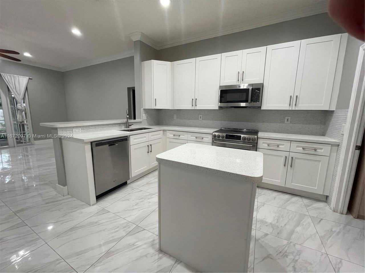 5263 Sw 34th Way - Photo 3 of 8