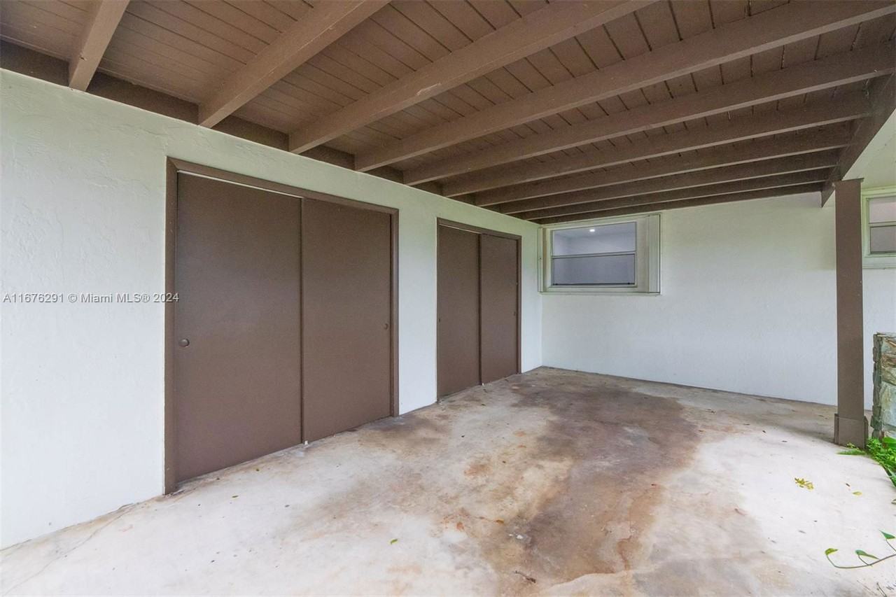 5521 Sw 55th Ave - Photo 2 of 8