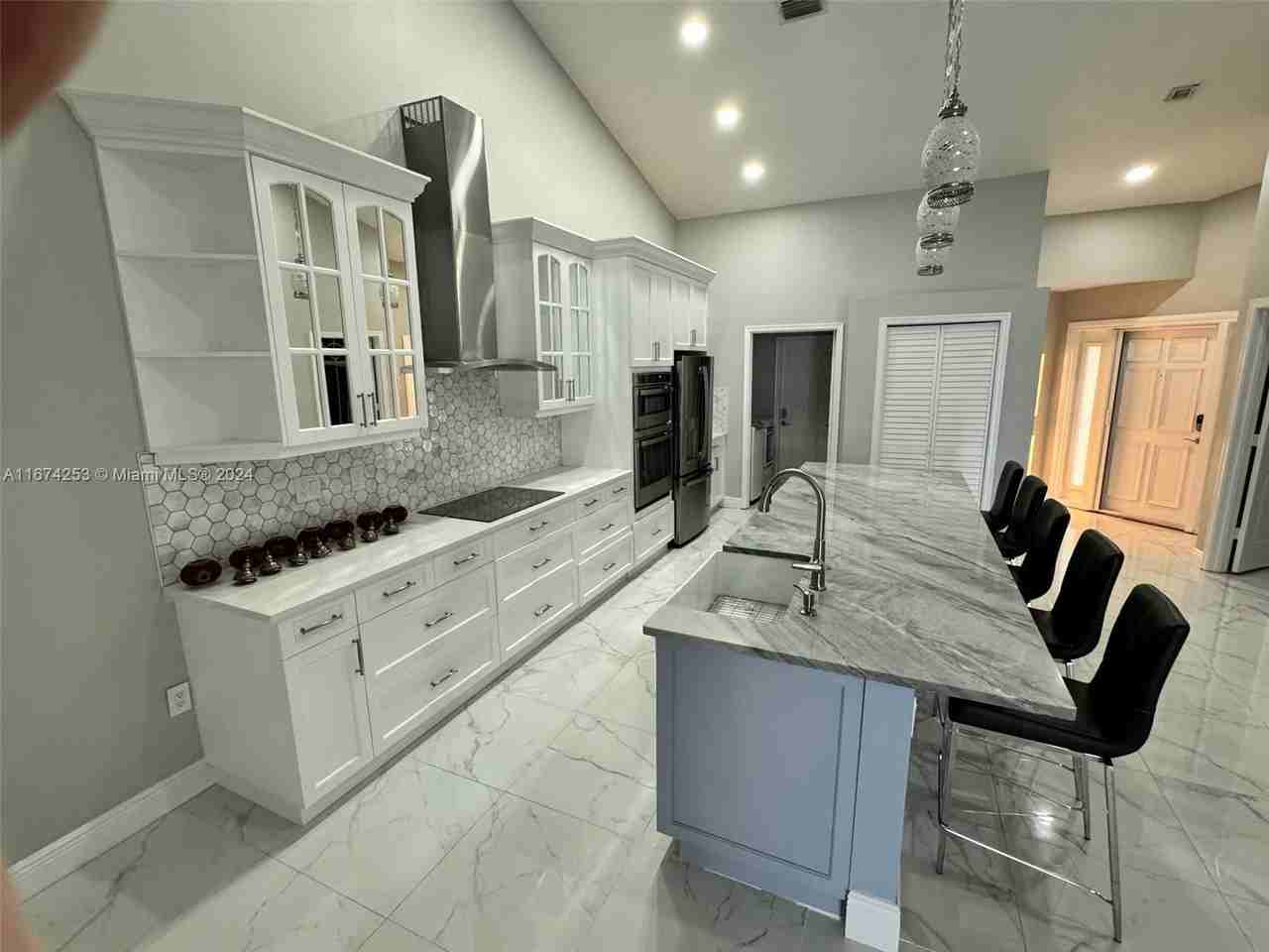 652 W Palm Aire Dr - Photo 3 of 8