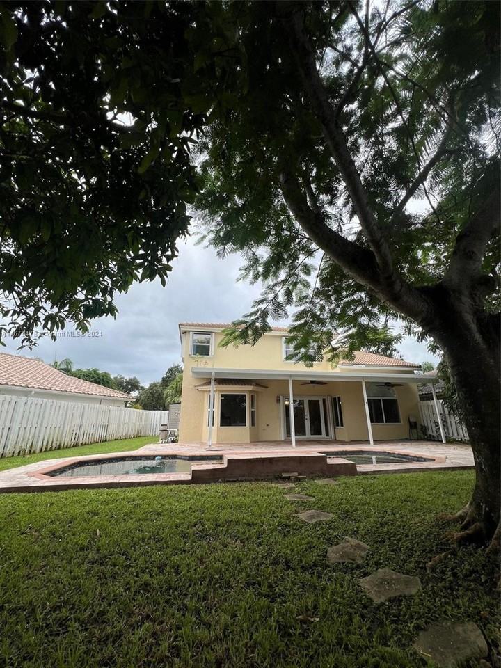 1230 Nw 133rd Ave - Photo 3 of 8