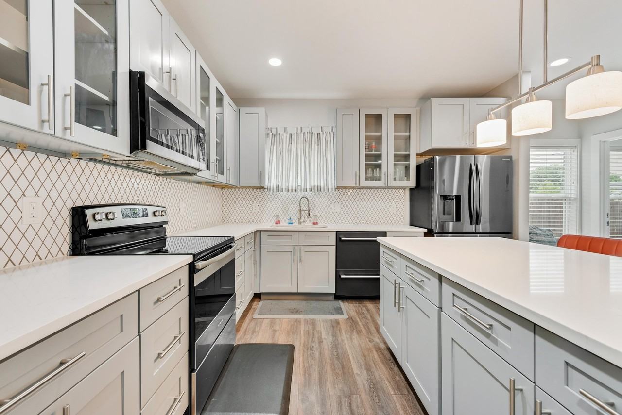 Dempster Ave - Photo 2 of 8