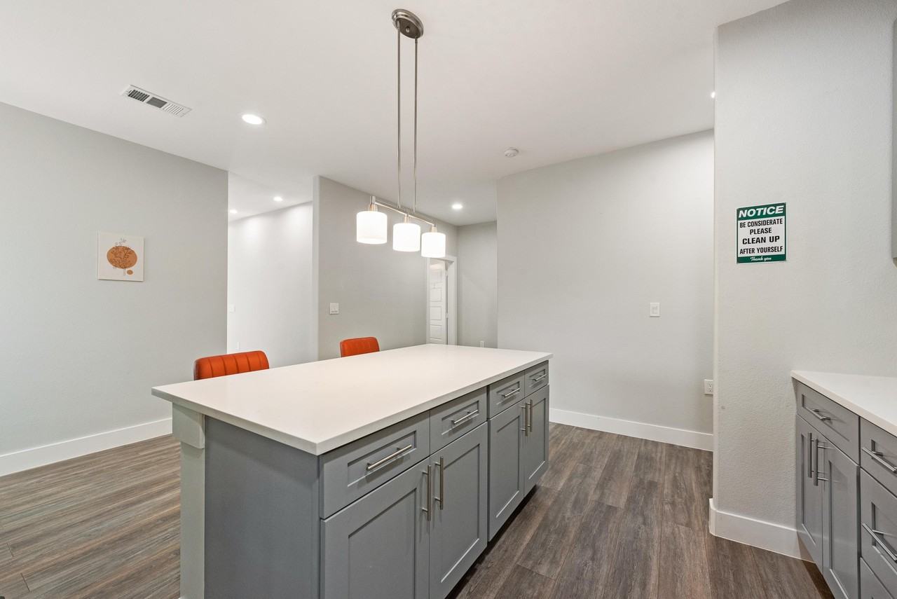 Dempster Ave - Photo 3 of 8