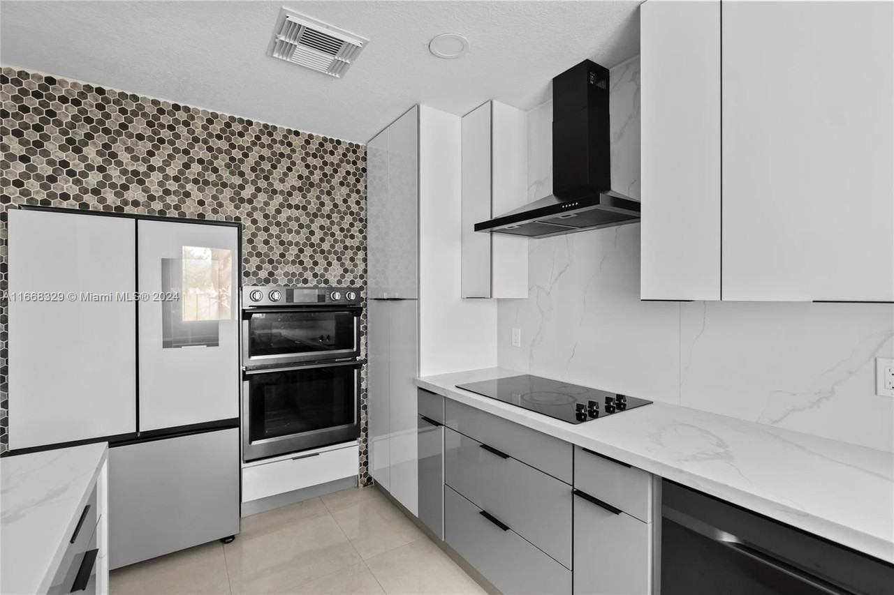 18172 Sw 108th Path - Photo 2 of 8