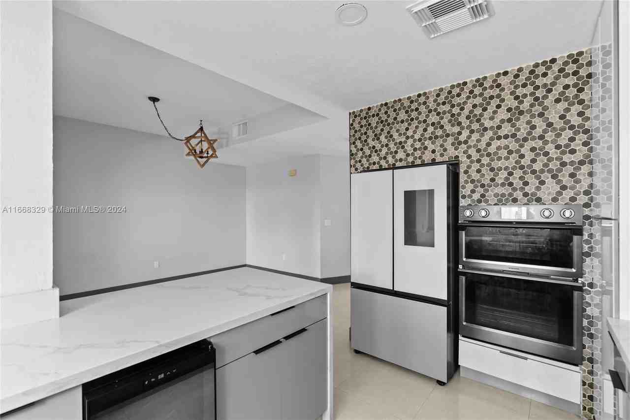 18172 Sw 108th Path - Photo 3 of 8