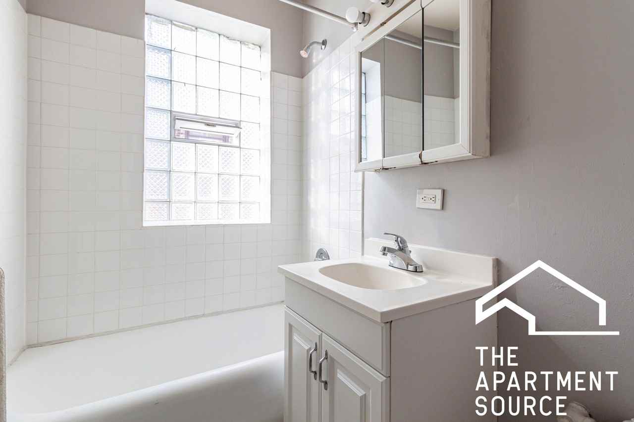 1050 W George St #111 - Photo 4 of 4