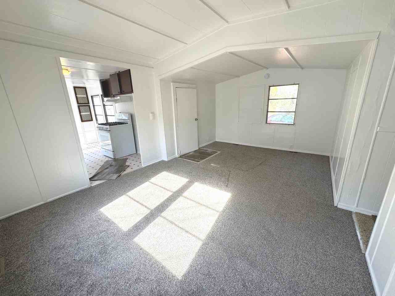 41 Rita Faiola Ln - Photo 2 of 11