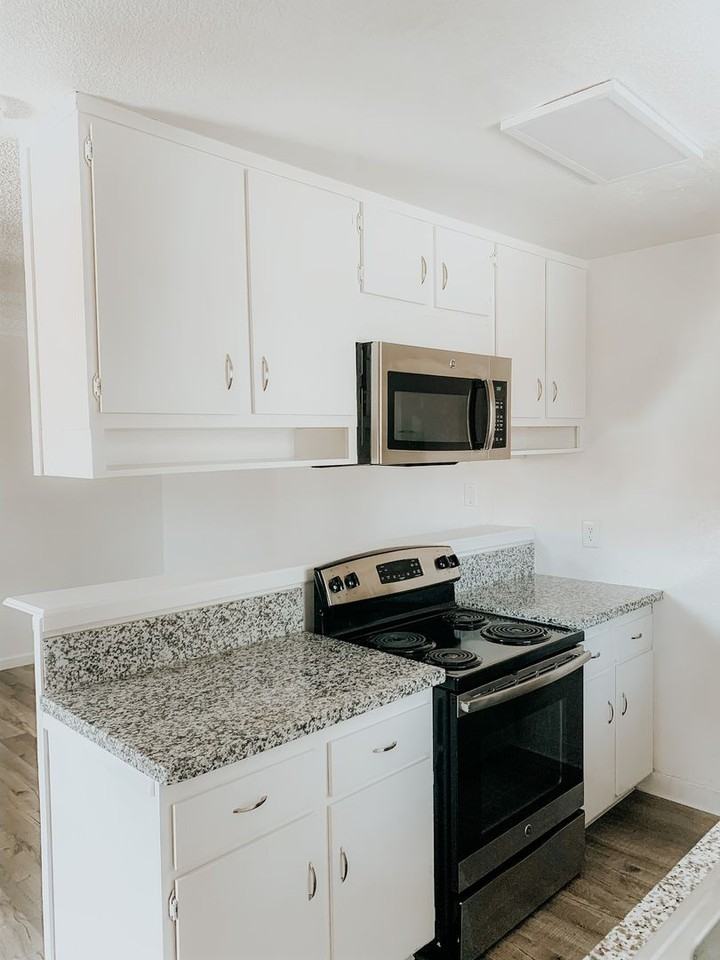 Amberwood Apartments - Photo 3 of 8