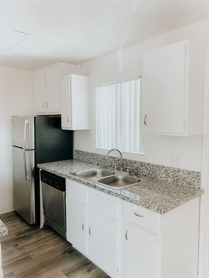 Amberwood Apartments - Photo 4 of 8