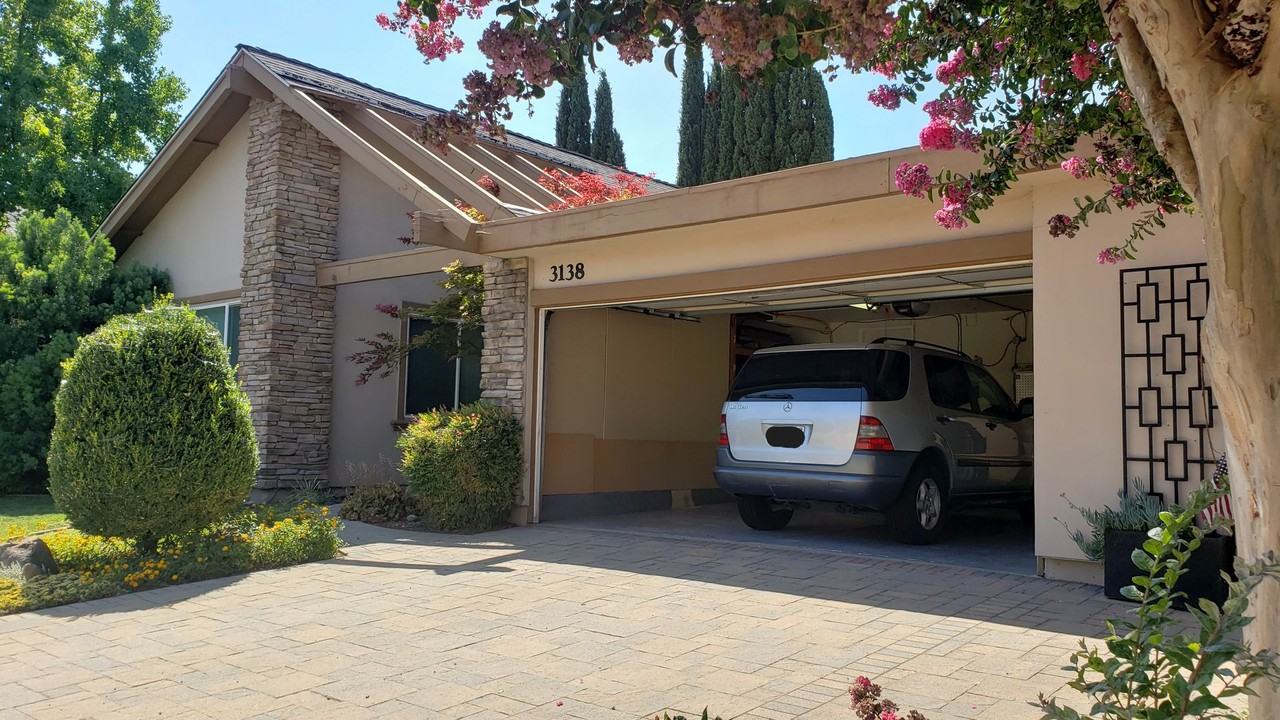 3138 Gulfstream St - Photo 2 of 37