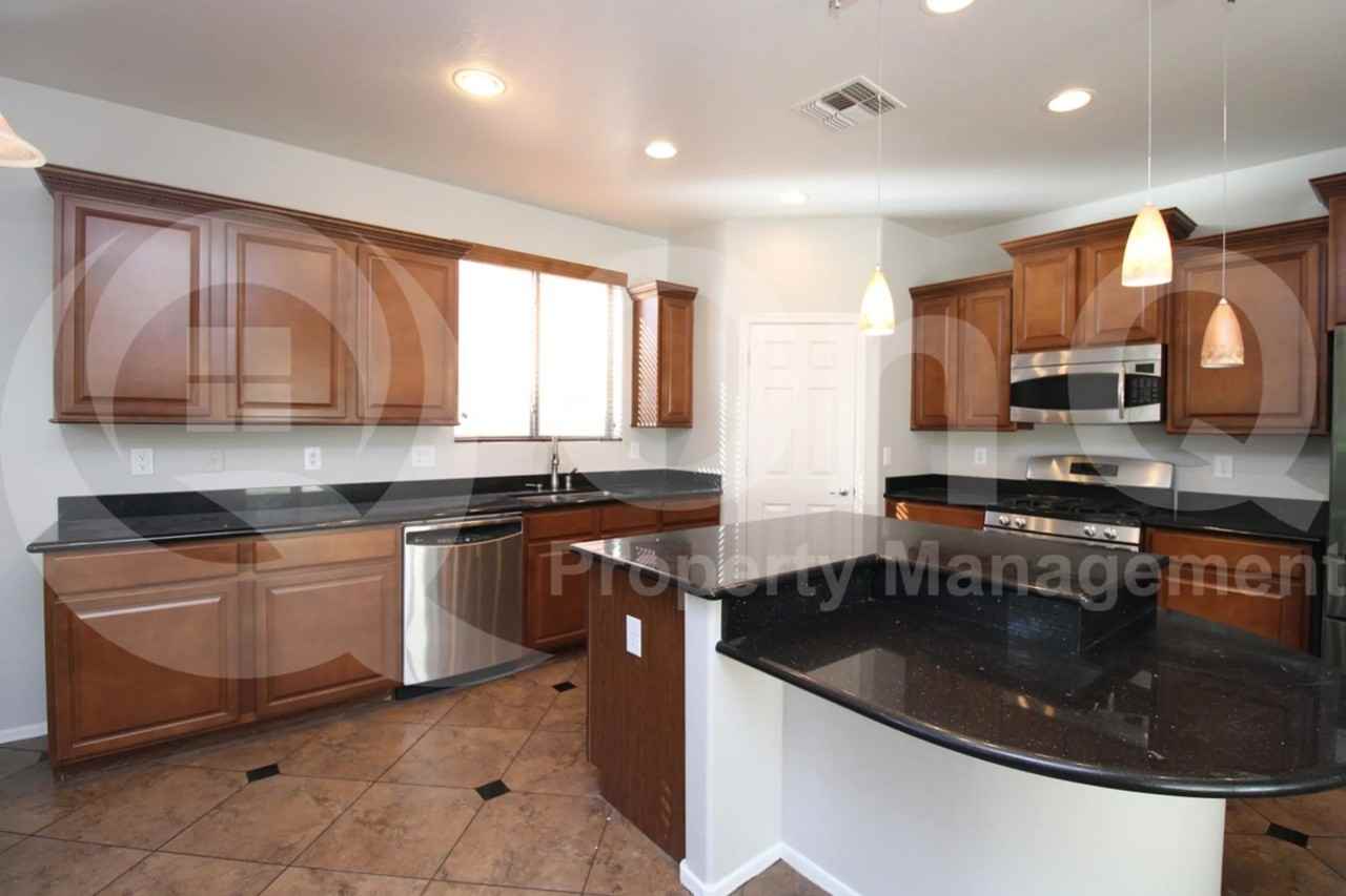 1089 E Euclid Ave - Photo 2 of 30