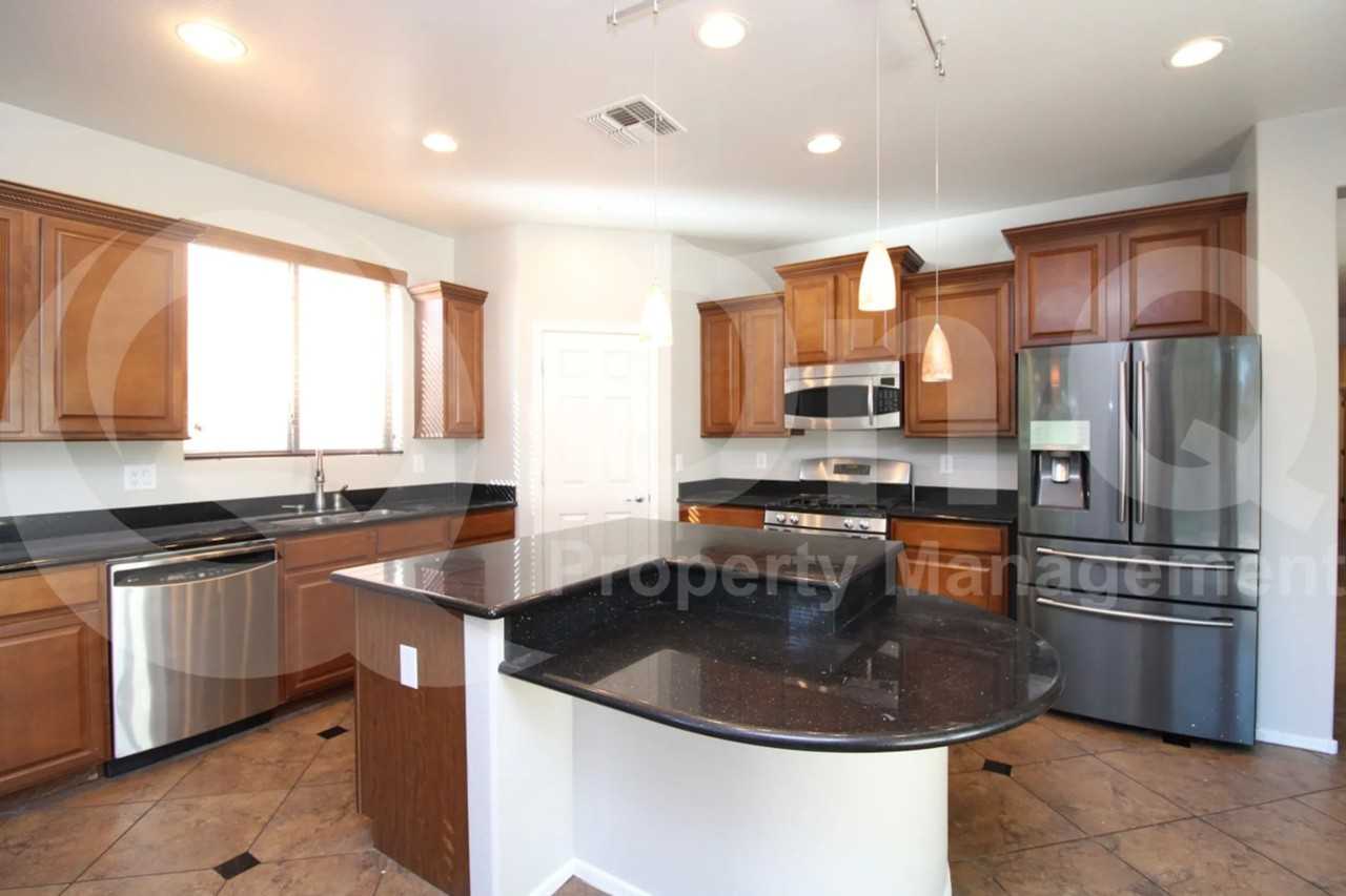 1089 E Euclid Ave - Photo 3 of 30