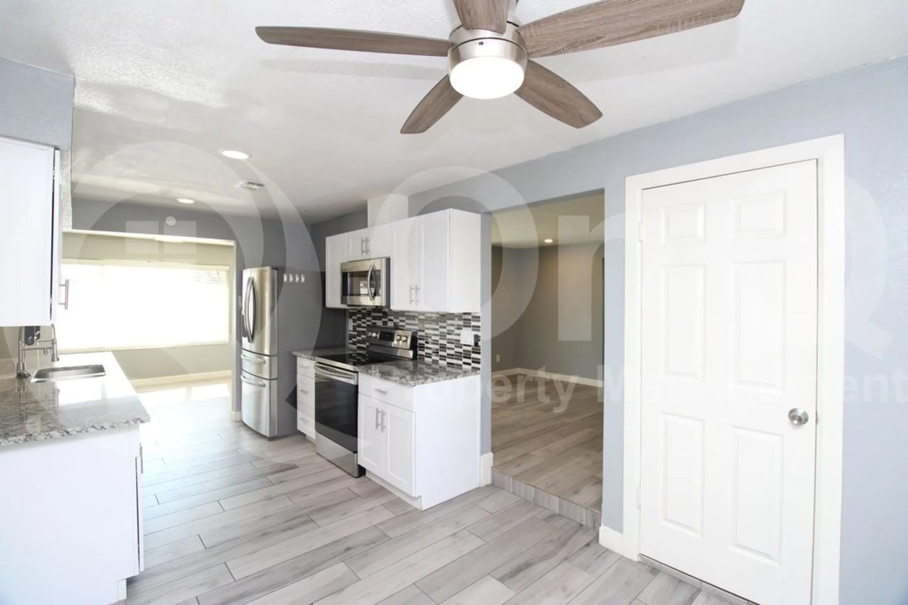 2383 W Waltann Ln - Photo 3 of 24