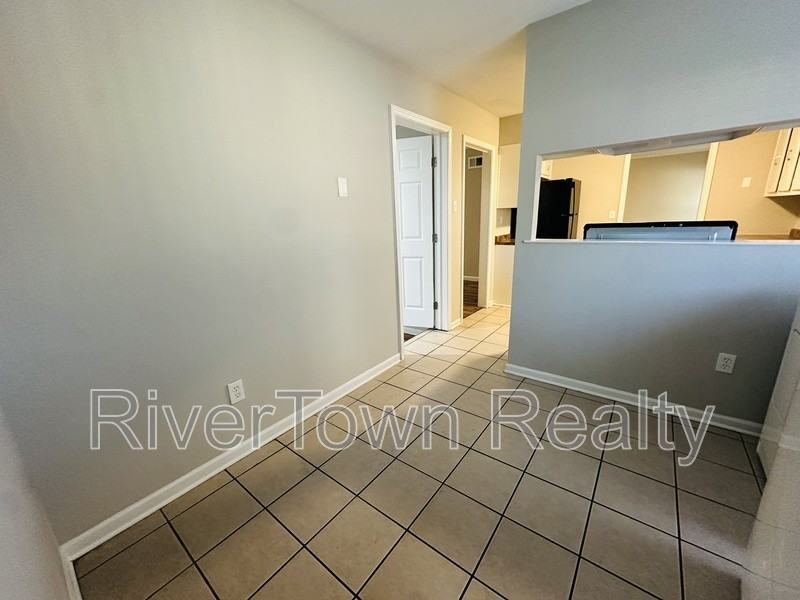 5392 Elmhurst Avenue - Photo 6 of 20