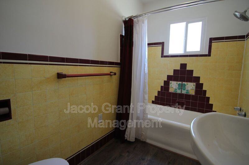 380 Hill St - Photo 5 of 14