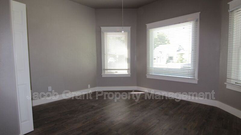 380 Hill St - Photo 6 of 14